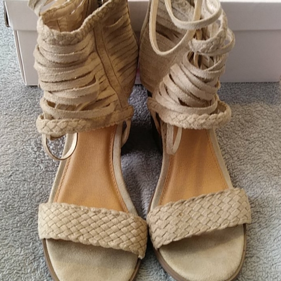 NOT RATED BRAND ROSELLA SANDALS - Picture 3 of 7